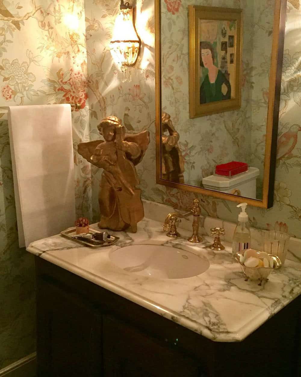 bathroom vanity decor