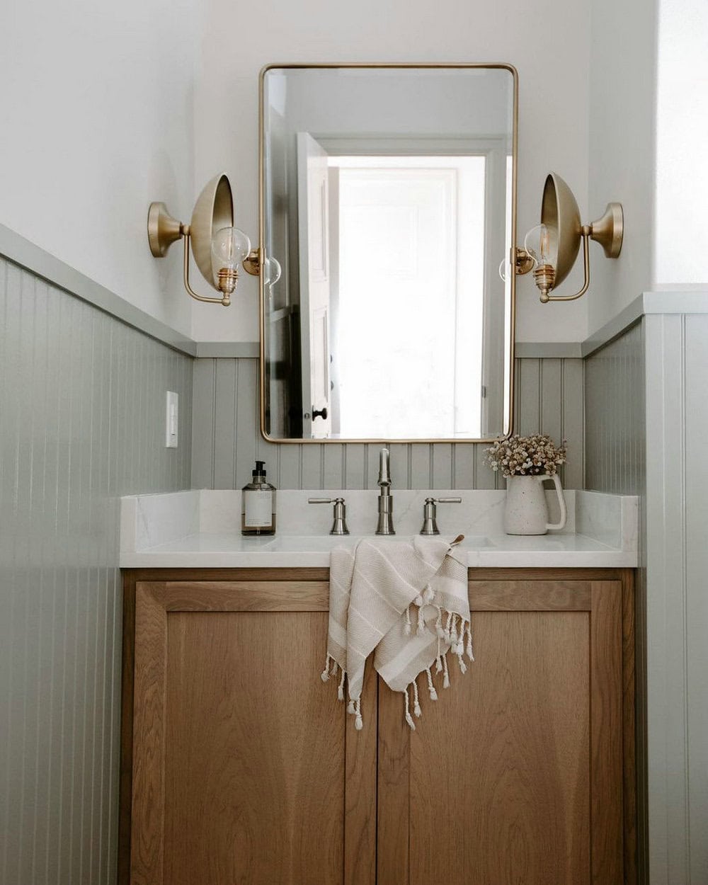 bathroom vanity decorating ideas