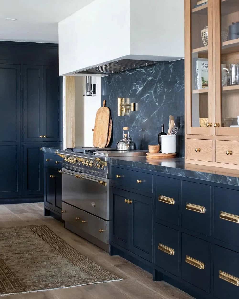 backsplash with dark counters