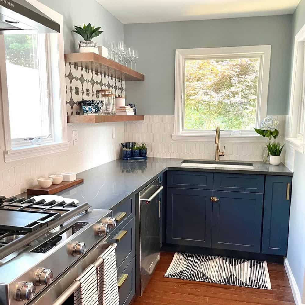 backsplash tile with black countertops