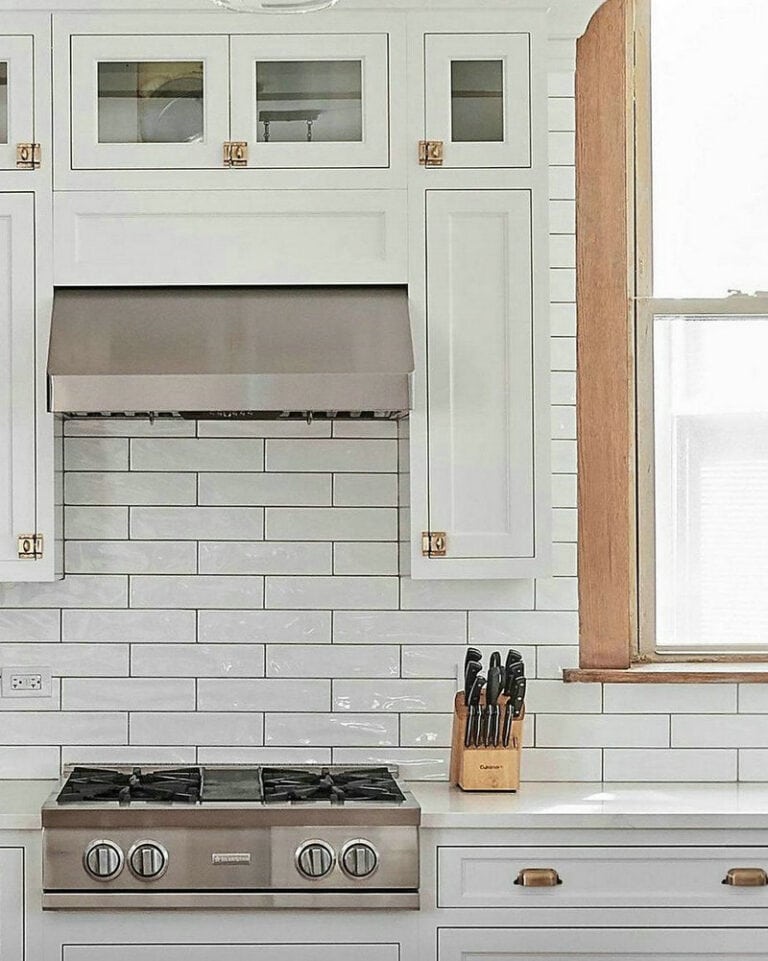 white subway tile with grey grout kitchen feature