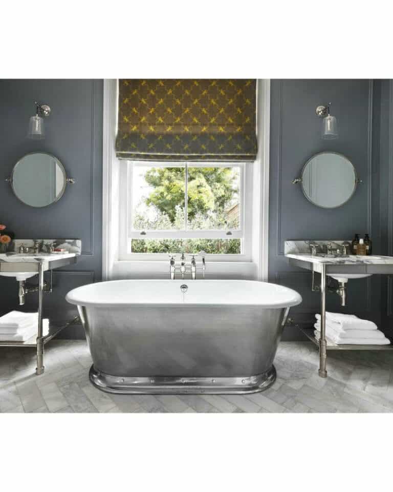 freestanding tub between vanities feature