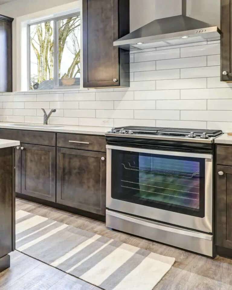 white subway tiles with grey grout feature