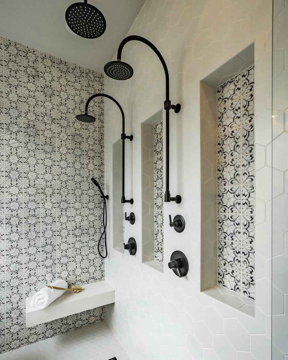 accent wall in bathroom ideas