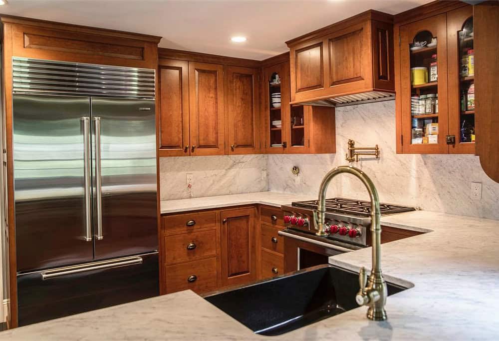 modern kitchen backsplash with cherry cabinets