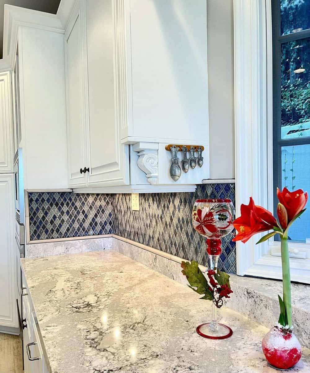 edge for backsplash tile