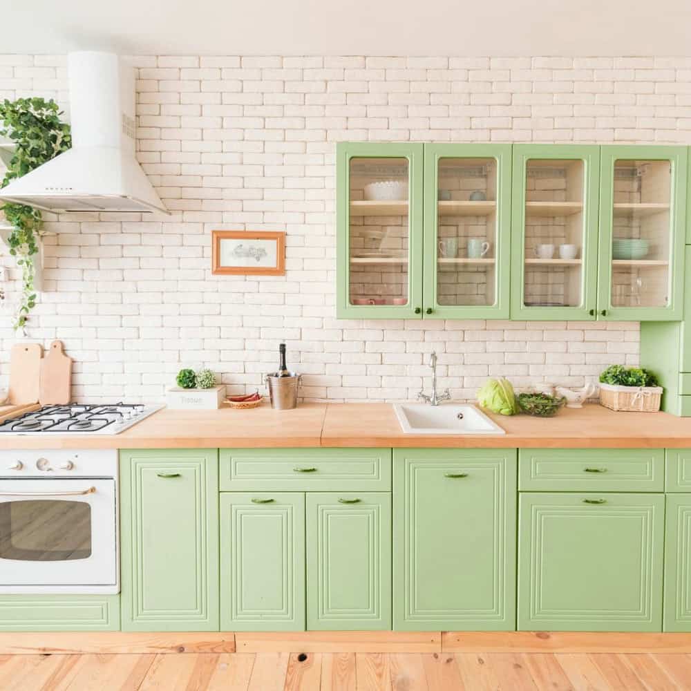 backsplash above and below cabinets