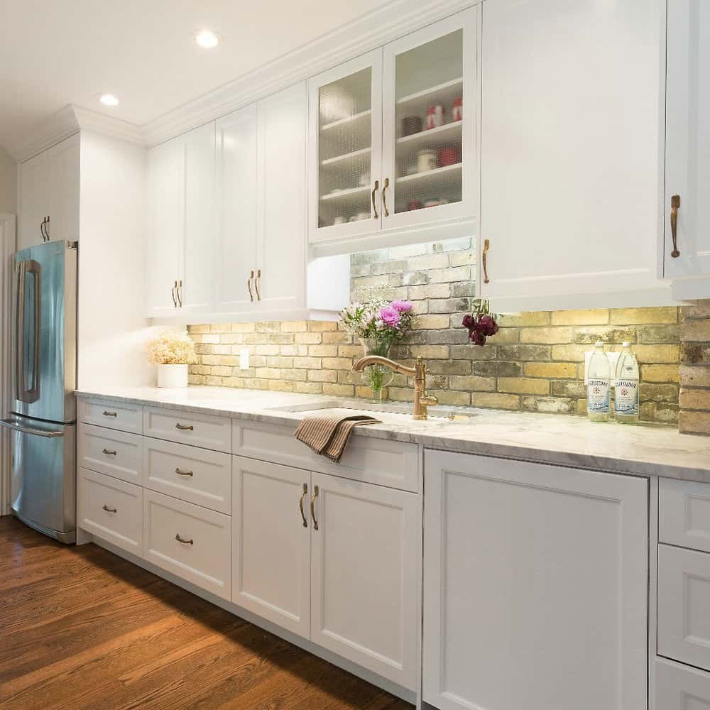 backsplash that goes with white cabinets