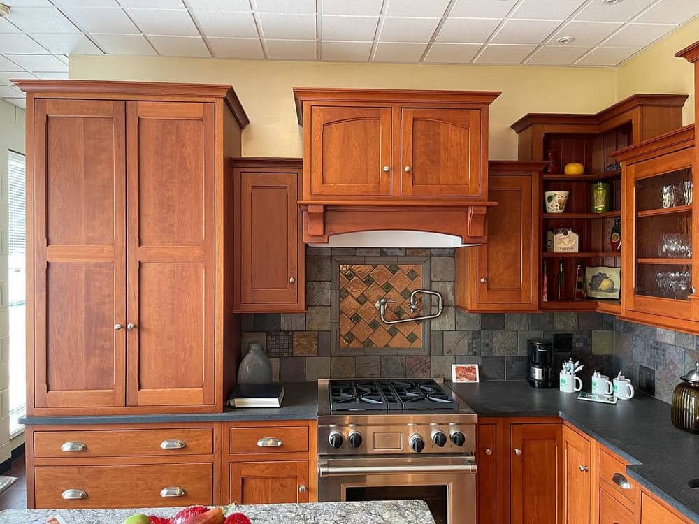 modern kitchen backsplash with cherry