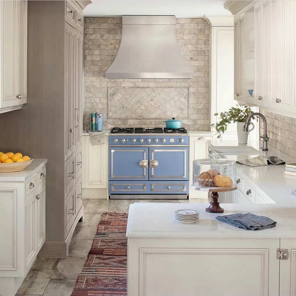 travertine backsplash with granite countertop