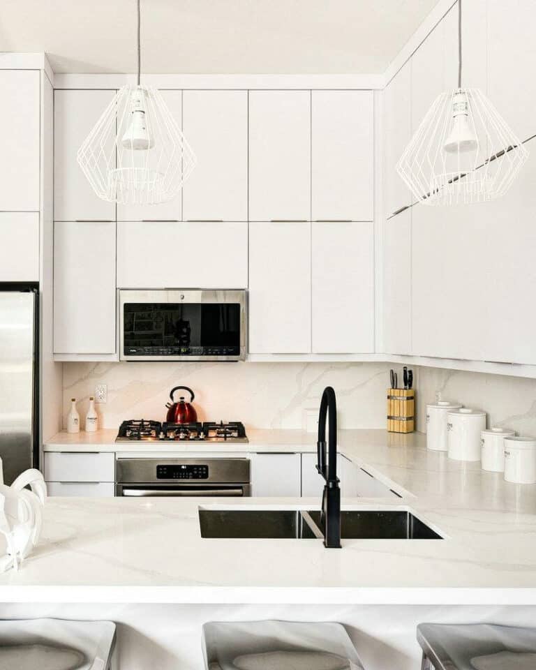 quartz counter and backsplash feature