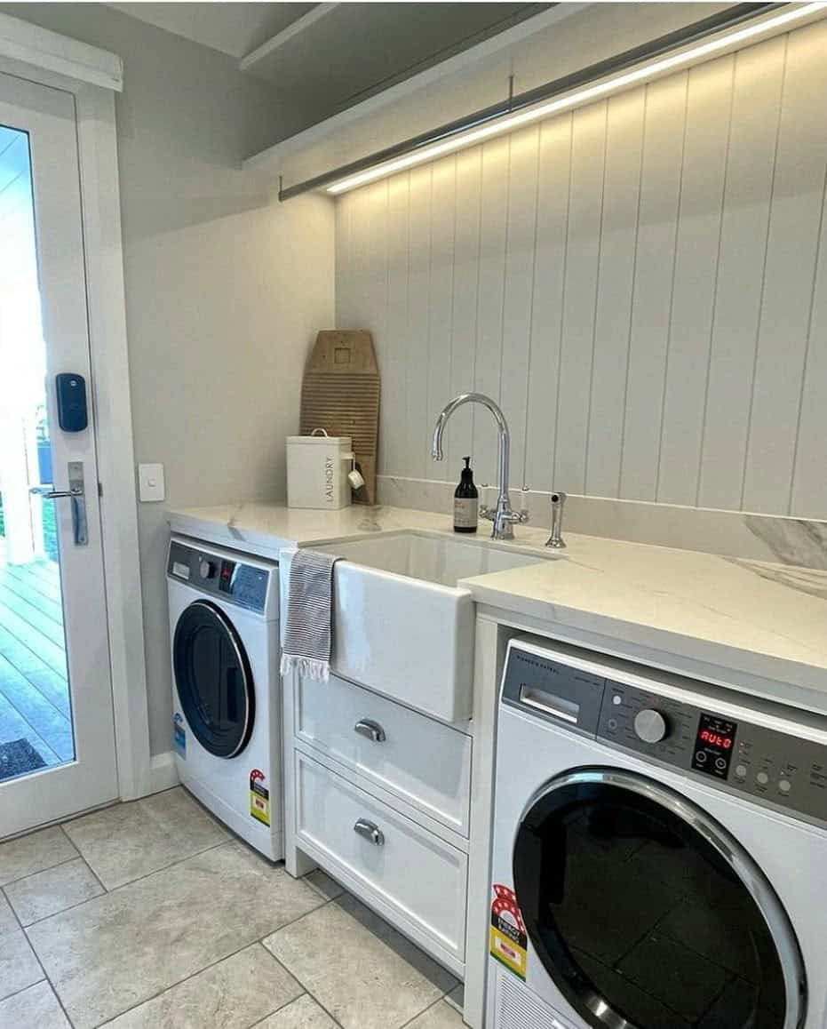 laundry room with utility sink