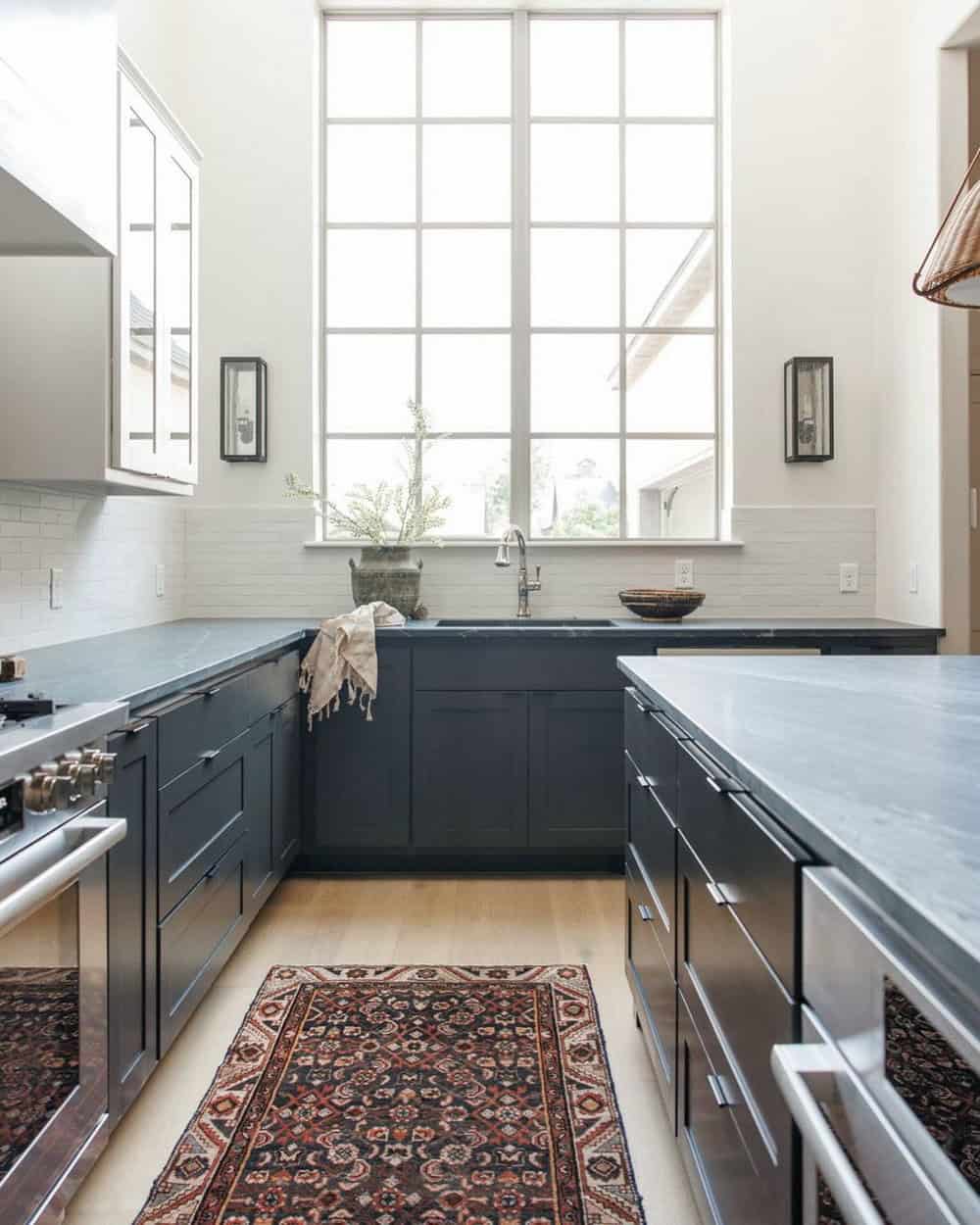 backsplash for navy blue cabinets