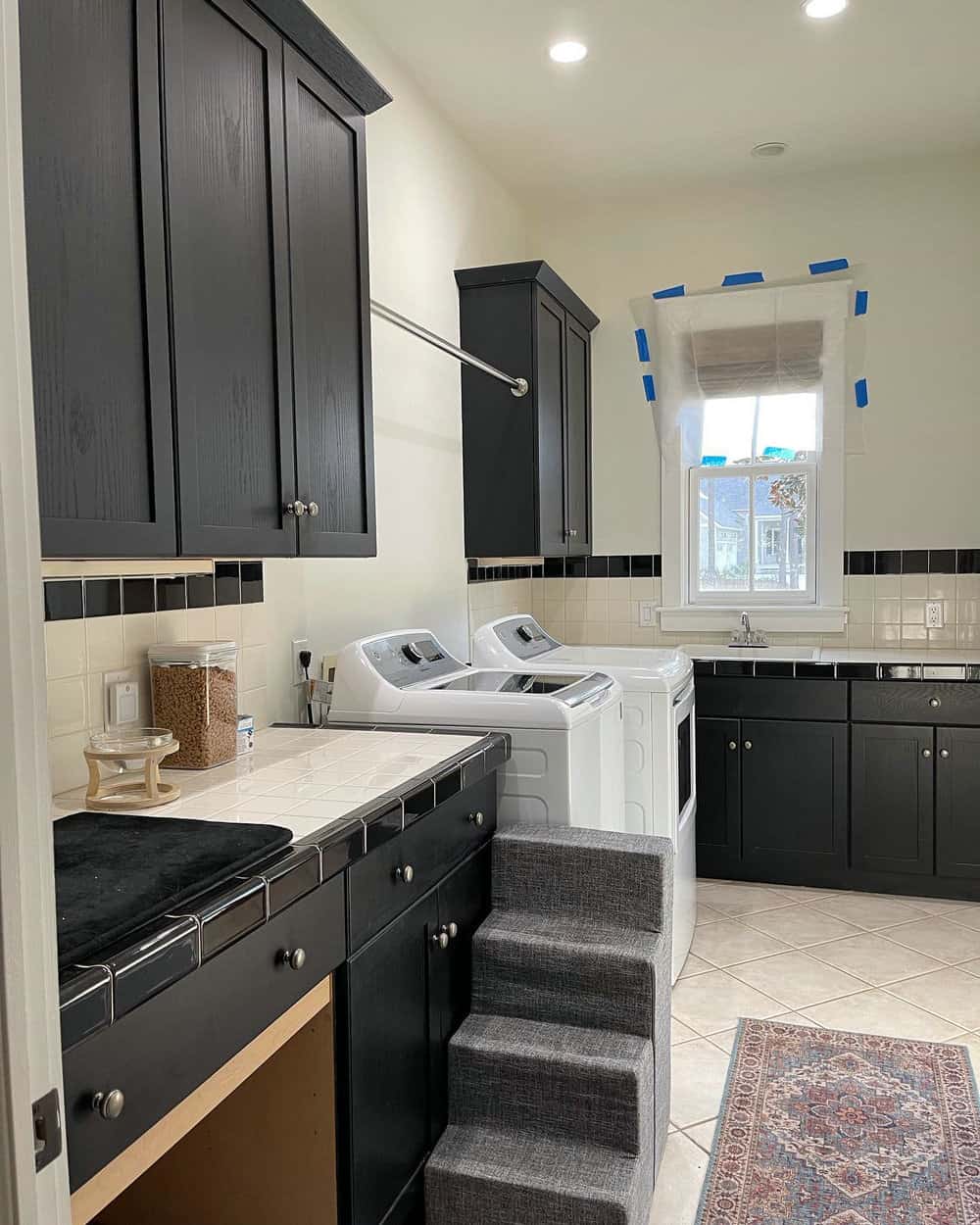 black and white laundry room