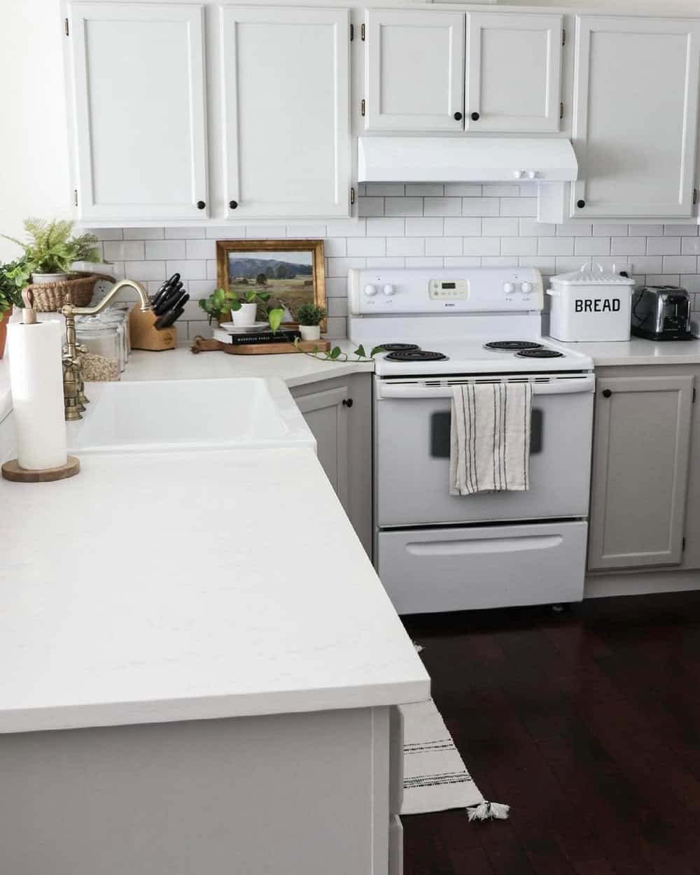 kitchen backsplash with white quartz countertops