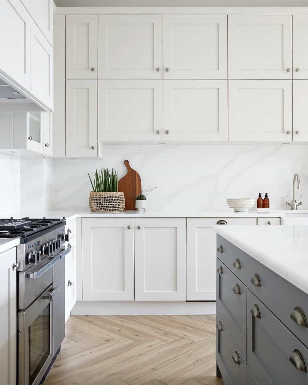 same quartz countertop and backsplash