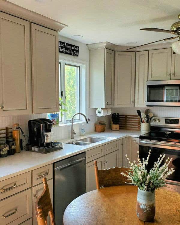 white corian backsplash feature