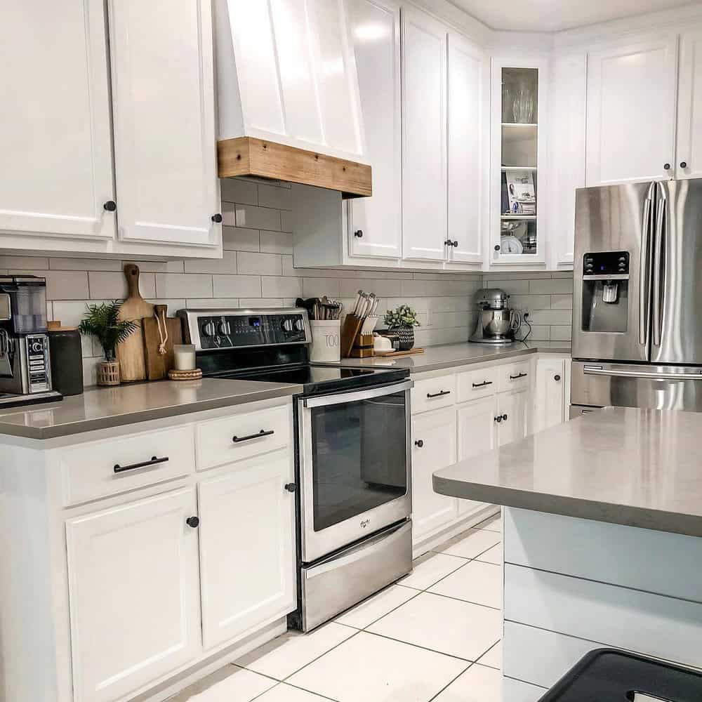 backsplash ideas for white cabinets and grey countertops