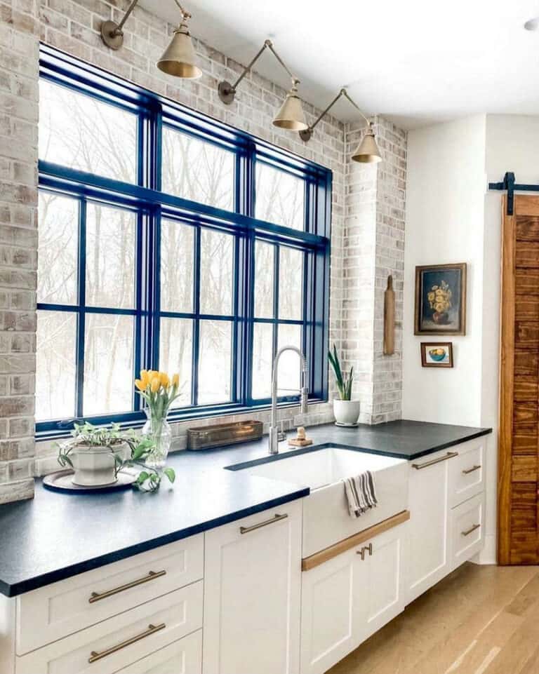 backsplash for white cabinets and dark countertops feature