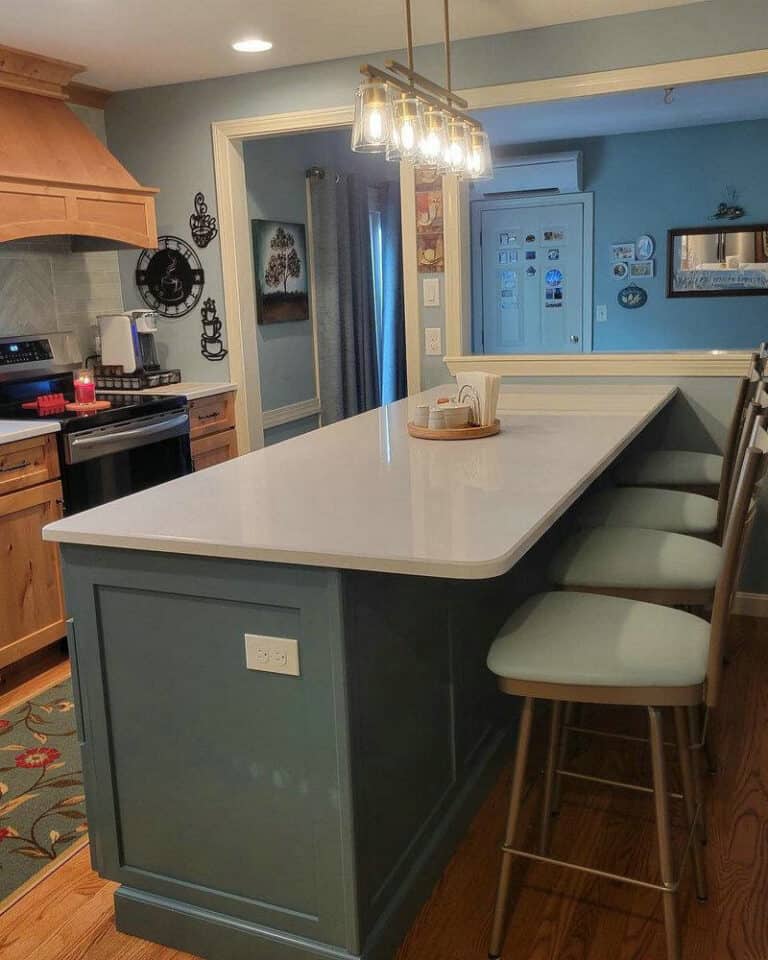 kitchens with quartz backsplash feature