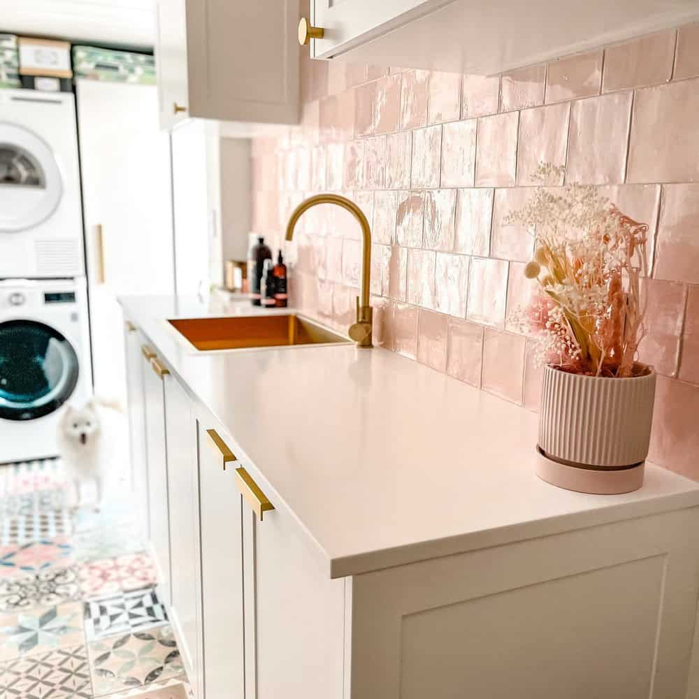 small laundry room with sink