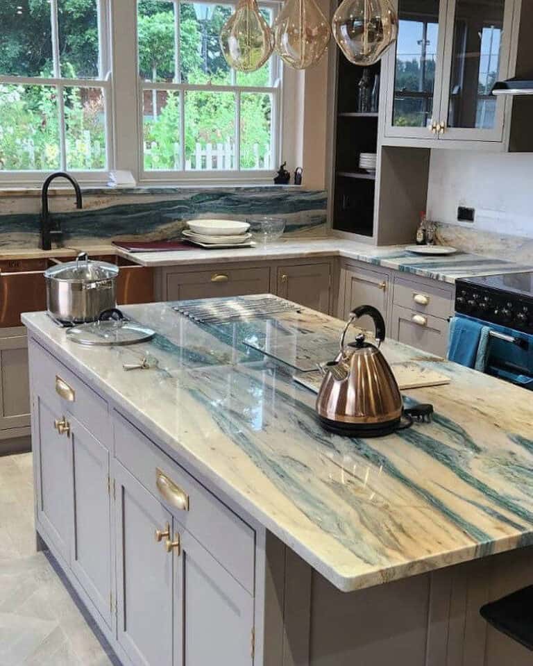 backsplash with quartzite countertops feature