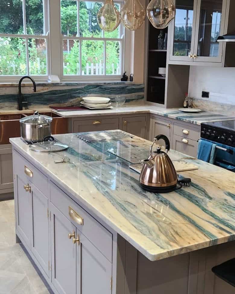 backsplash with quartzite countertops