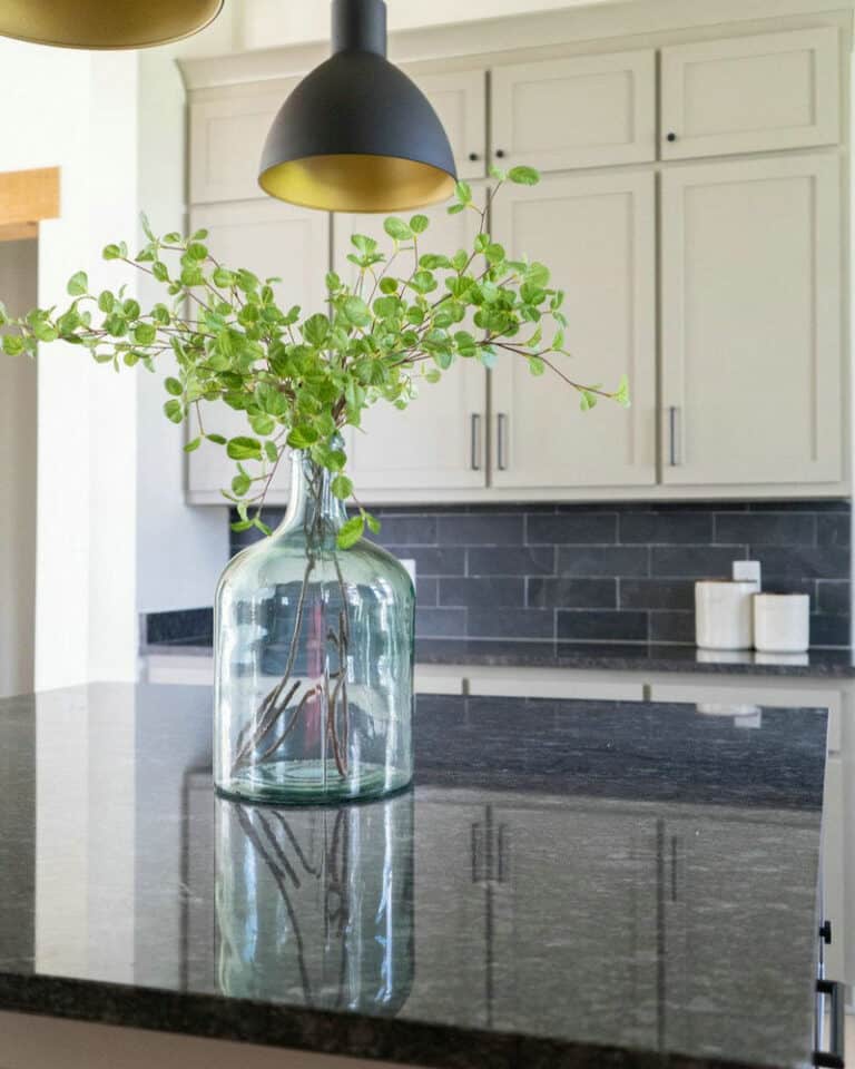 backsplash for black countertops and wood cabinets feature