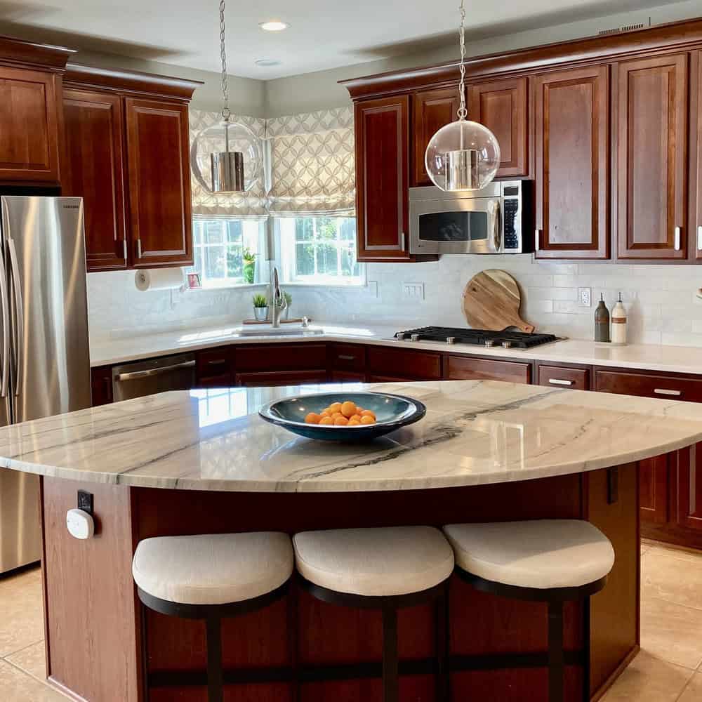 backsplash for cherry wood cabinets