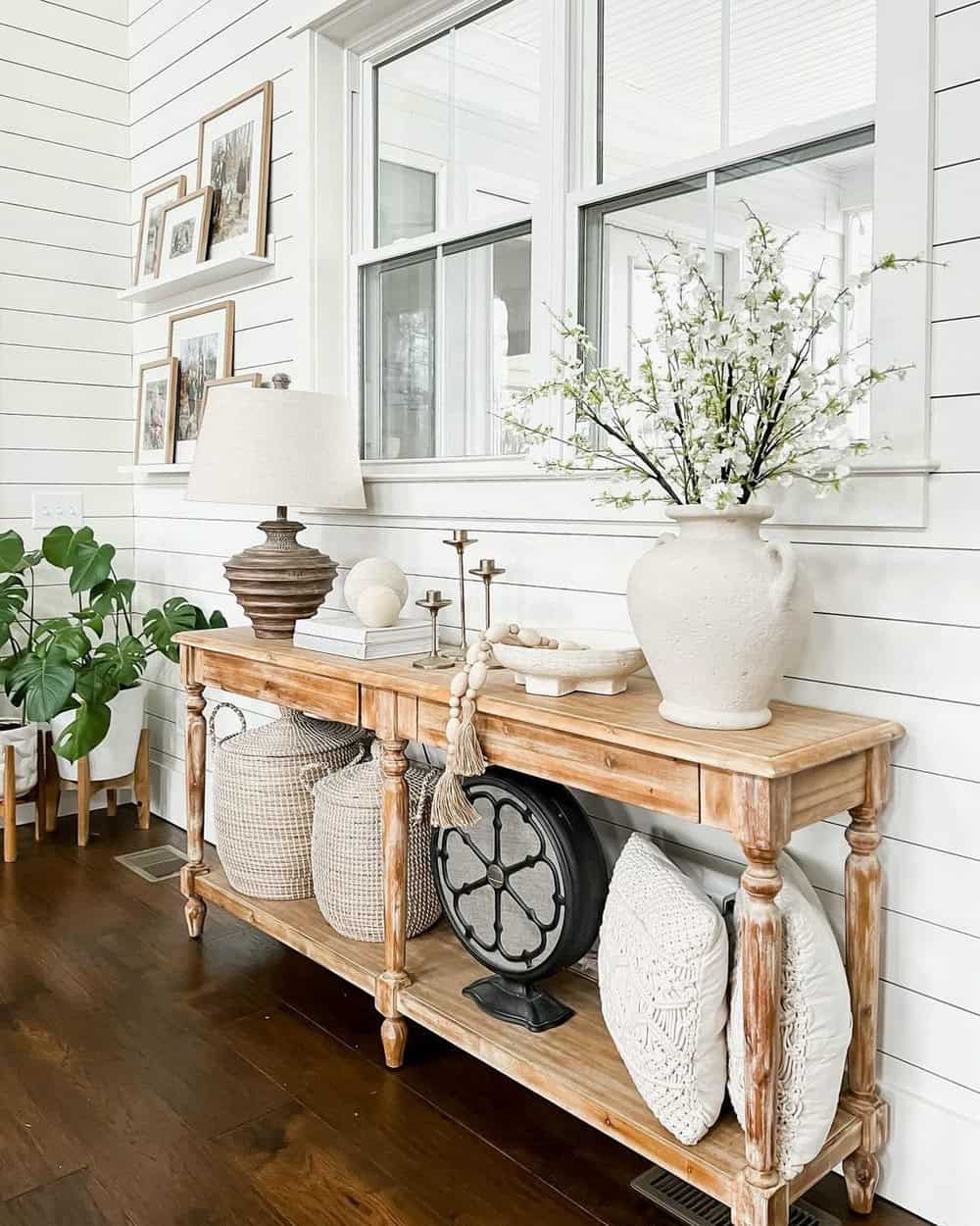 entryway wall decorating ideas