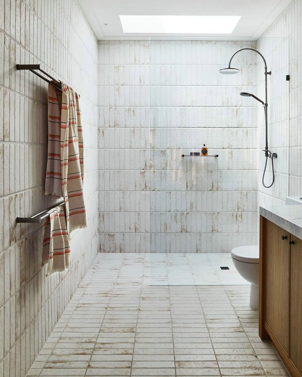 walk in shower tiles