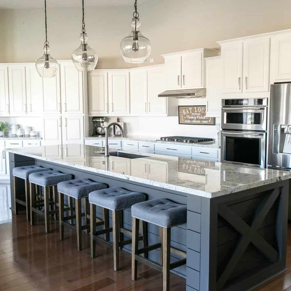 what color quartz goes with off white cabinets