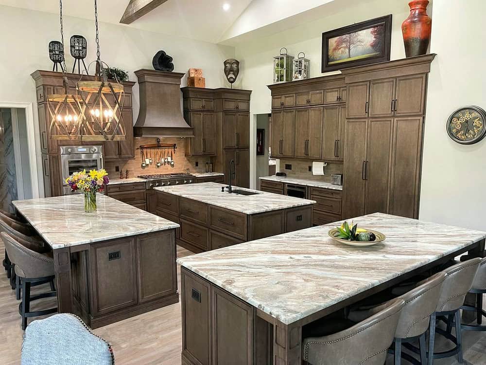 Backsplash Combined with Granite Countertop in the Kitchen