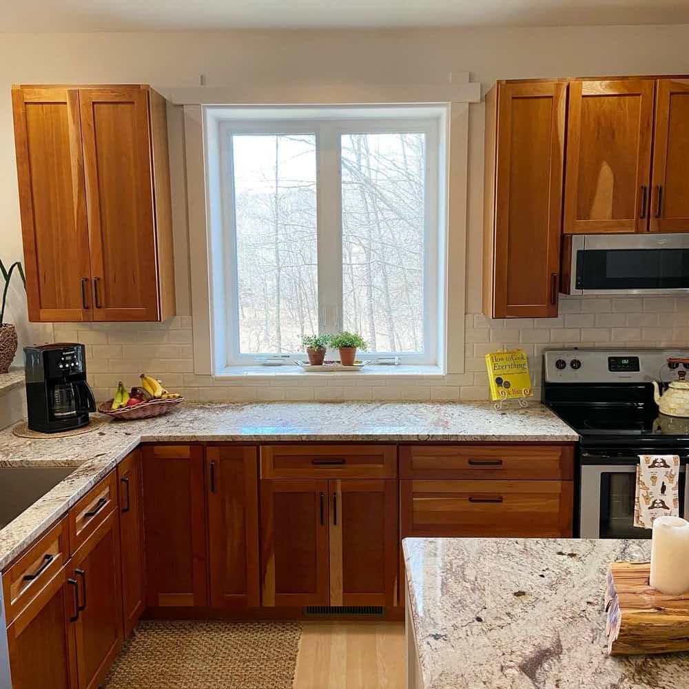 kitchen backsplash ideas for cherry cabinets