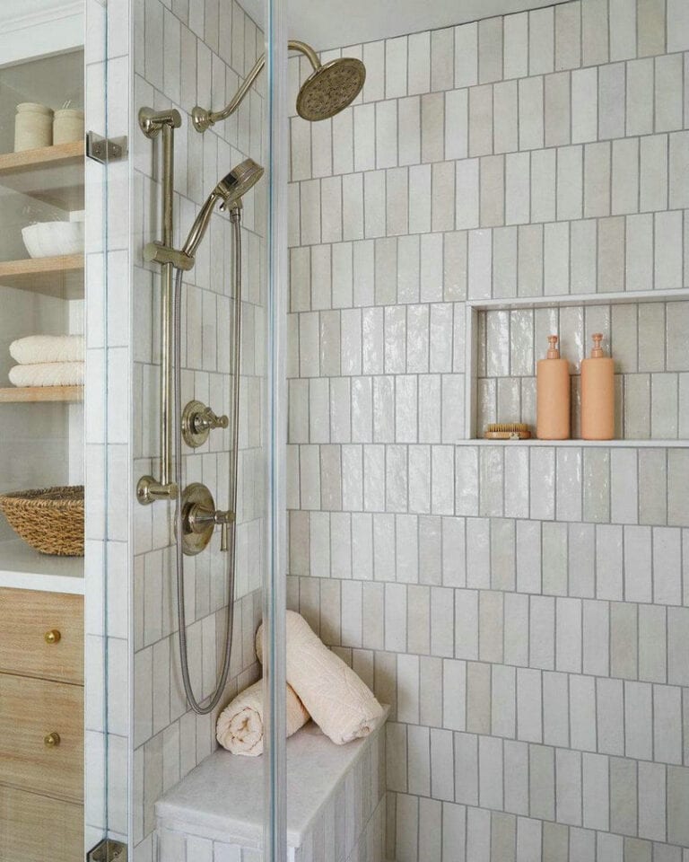 shower tile vertical accent stripe feature