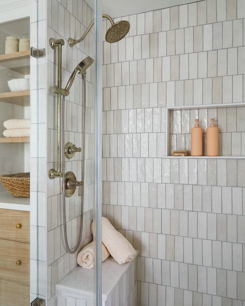 shower tile vertical accent stripe