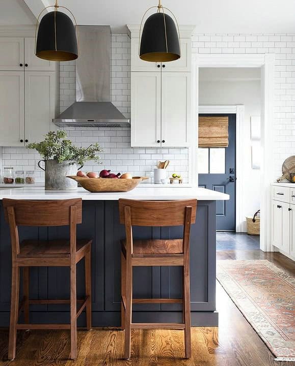 black cabinet pulls on white cabinets