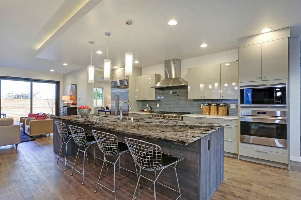 busy countertop plain backsplash