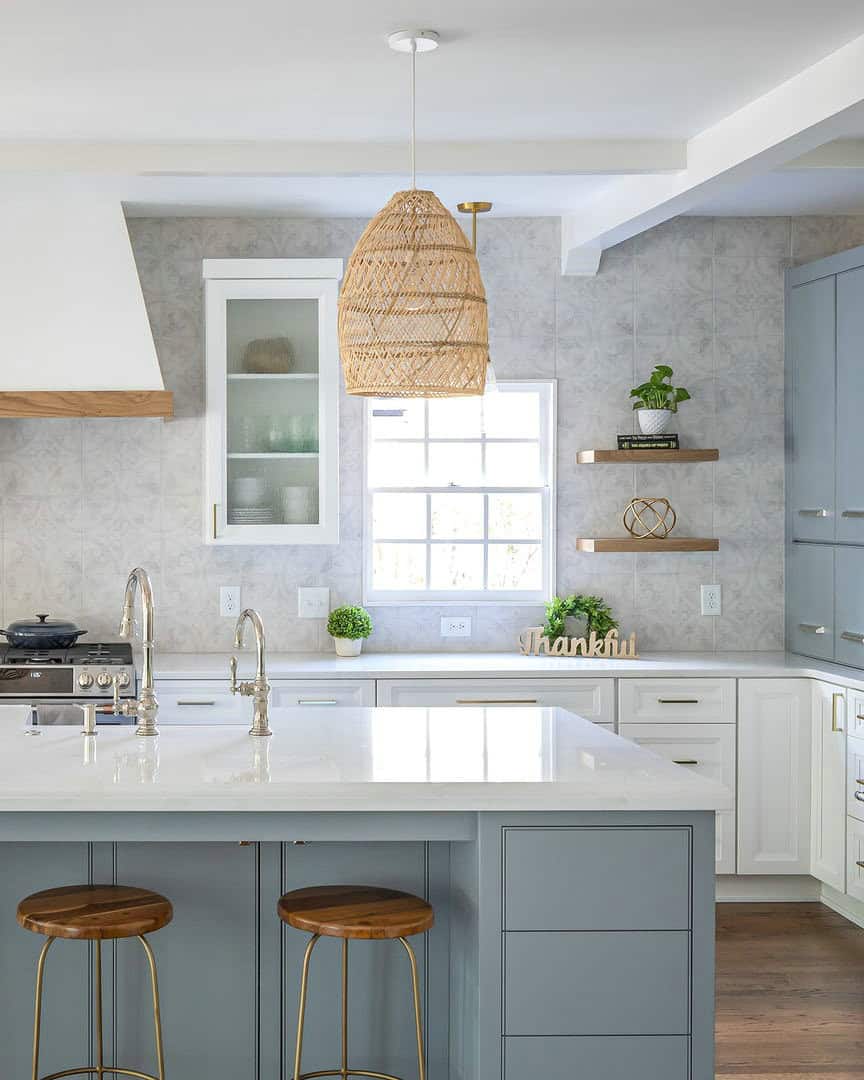 tile backsplash around kitchen window