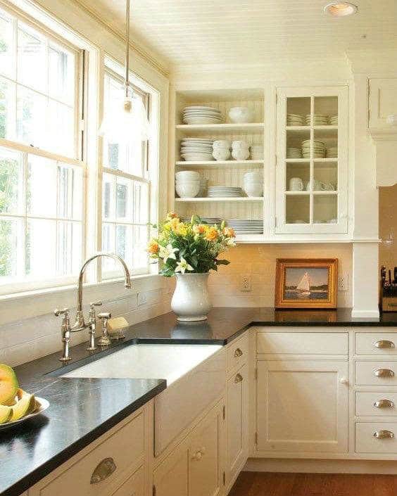 kitchen backsplash with cream cabinets feature