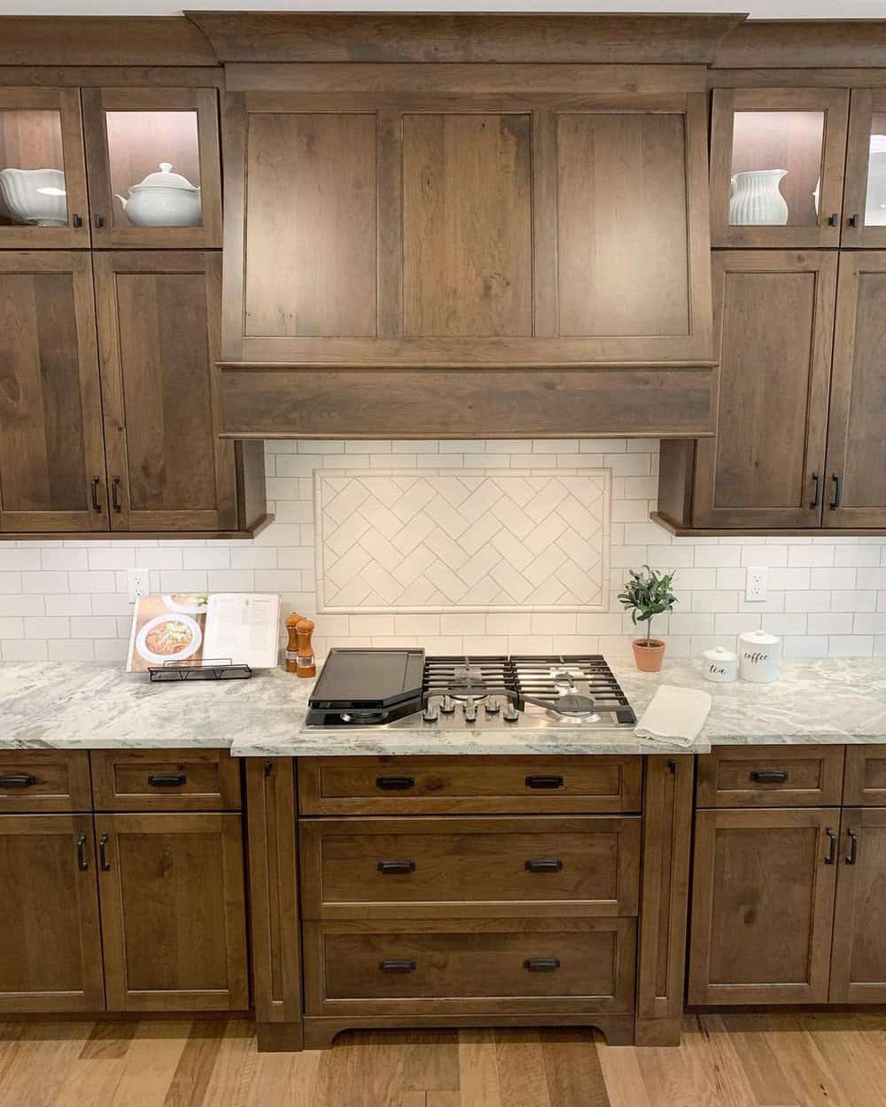 backsplash with dark brown cabinets