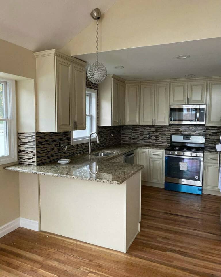 backsplash with santa cecilia granite feature