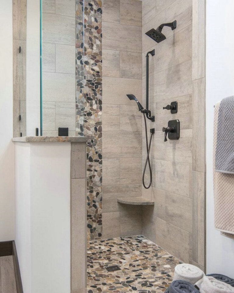 shower with accent stripe feature