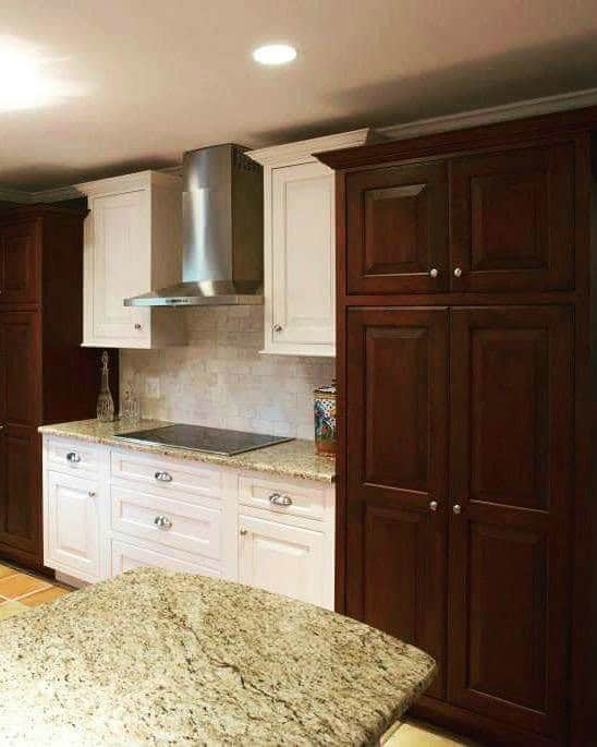 backsplash with venetian gold granite feature