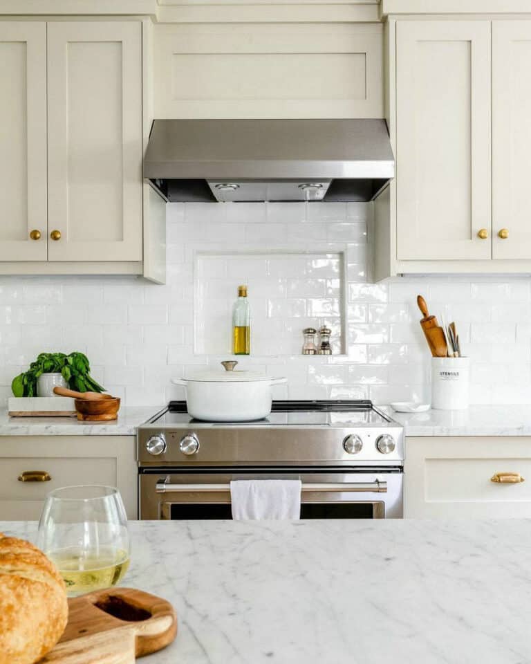 backsplash with off white cabinets feature