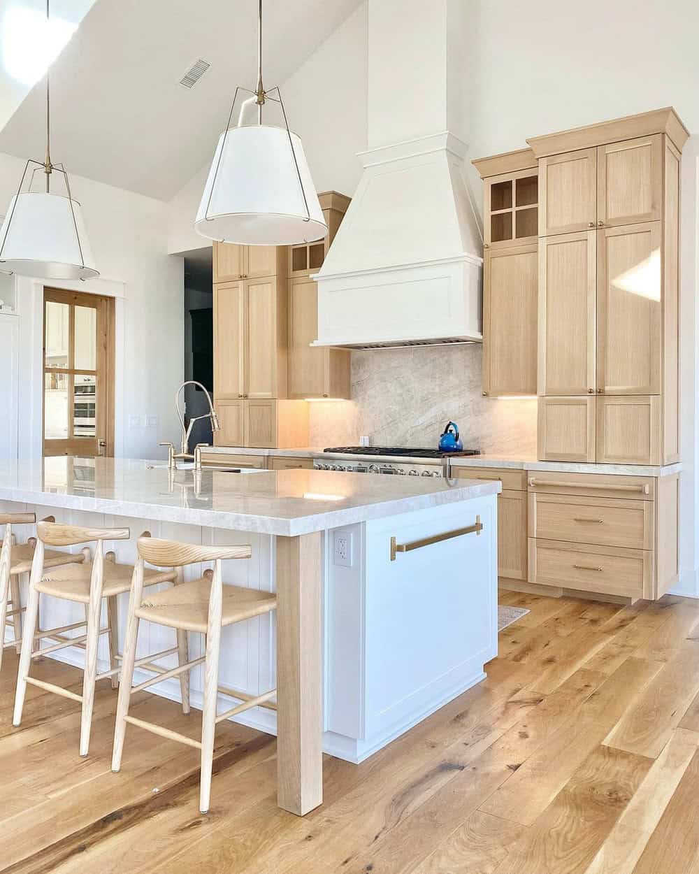 kitchen backsplash ideas with oak cabinets