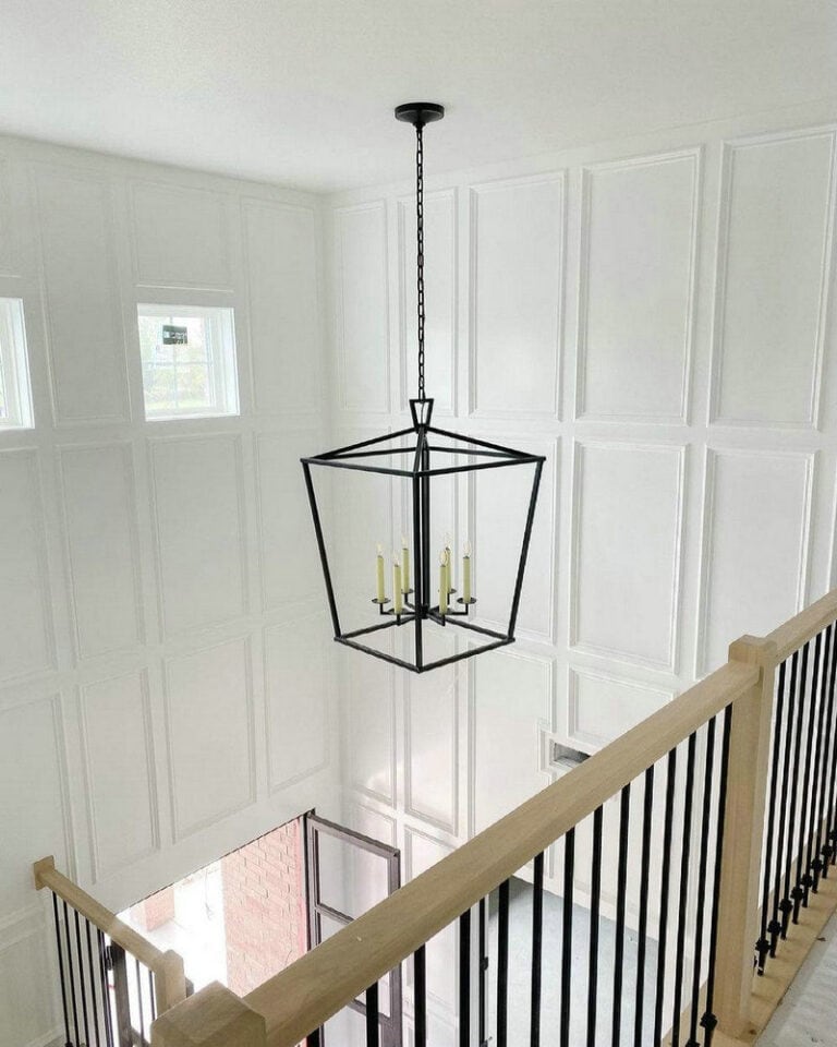 foyer trim molding feature