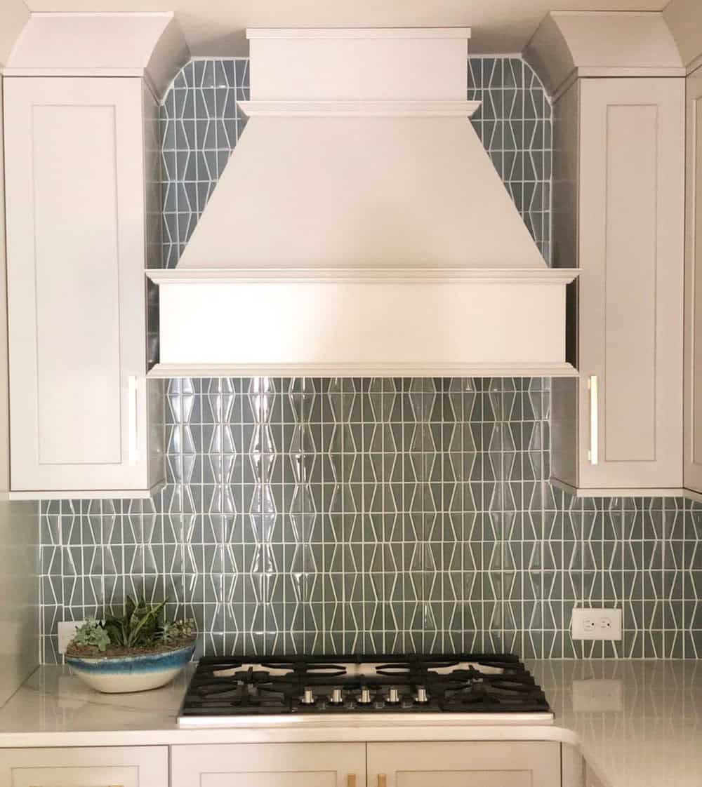 backsplash on white cabinets