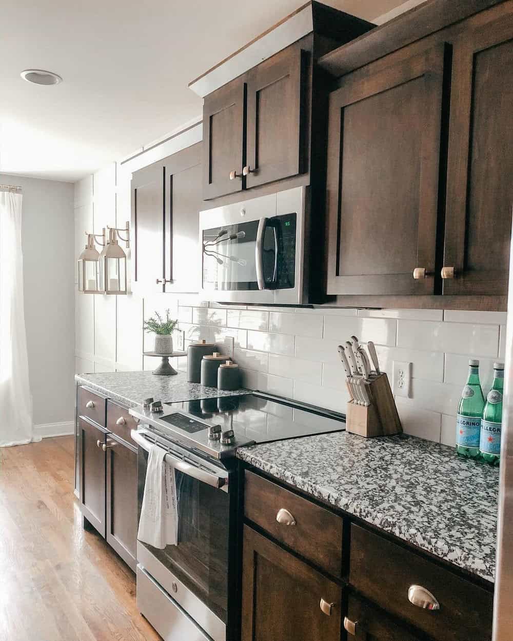 backsplash with dark brown cabinets