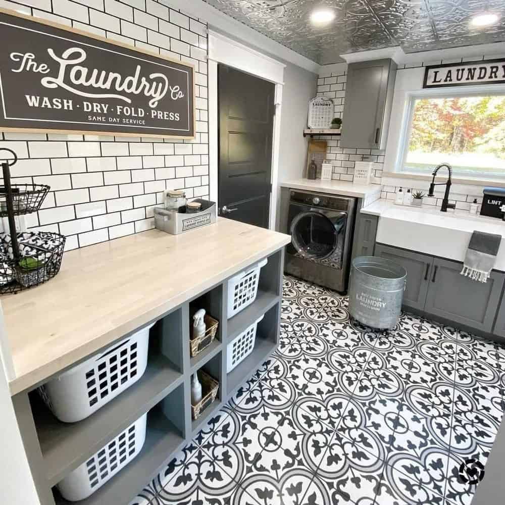 subway tile black grout kitchen